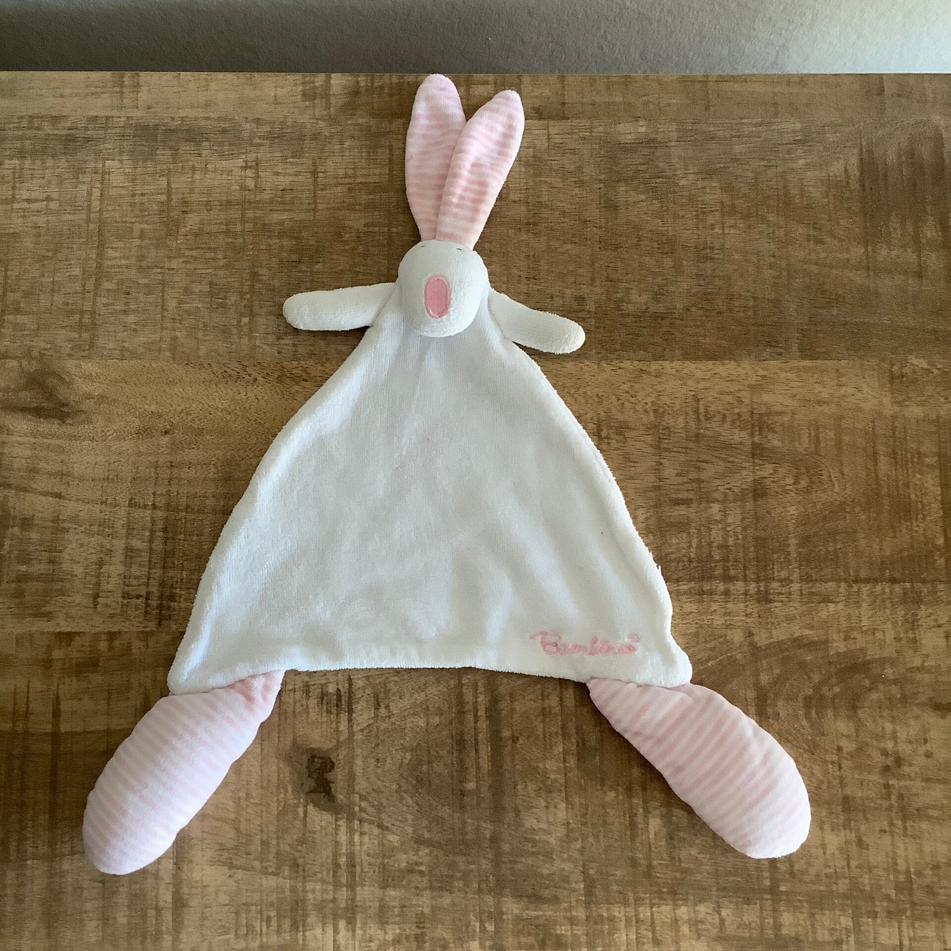 Bambino knisper konijn