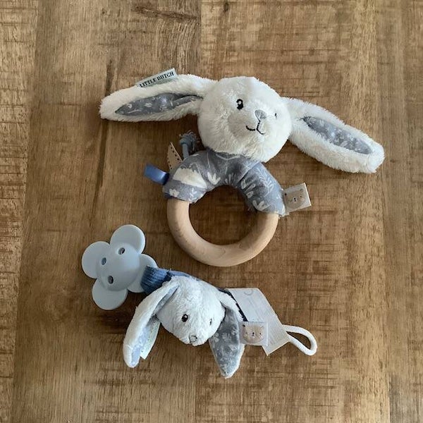 Little dutch rammelaar en speenkoord.