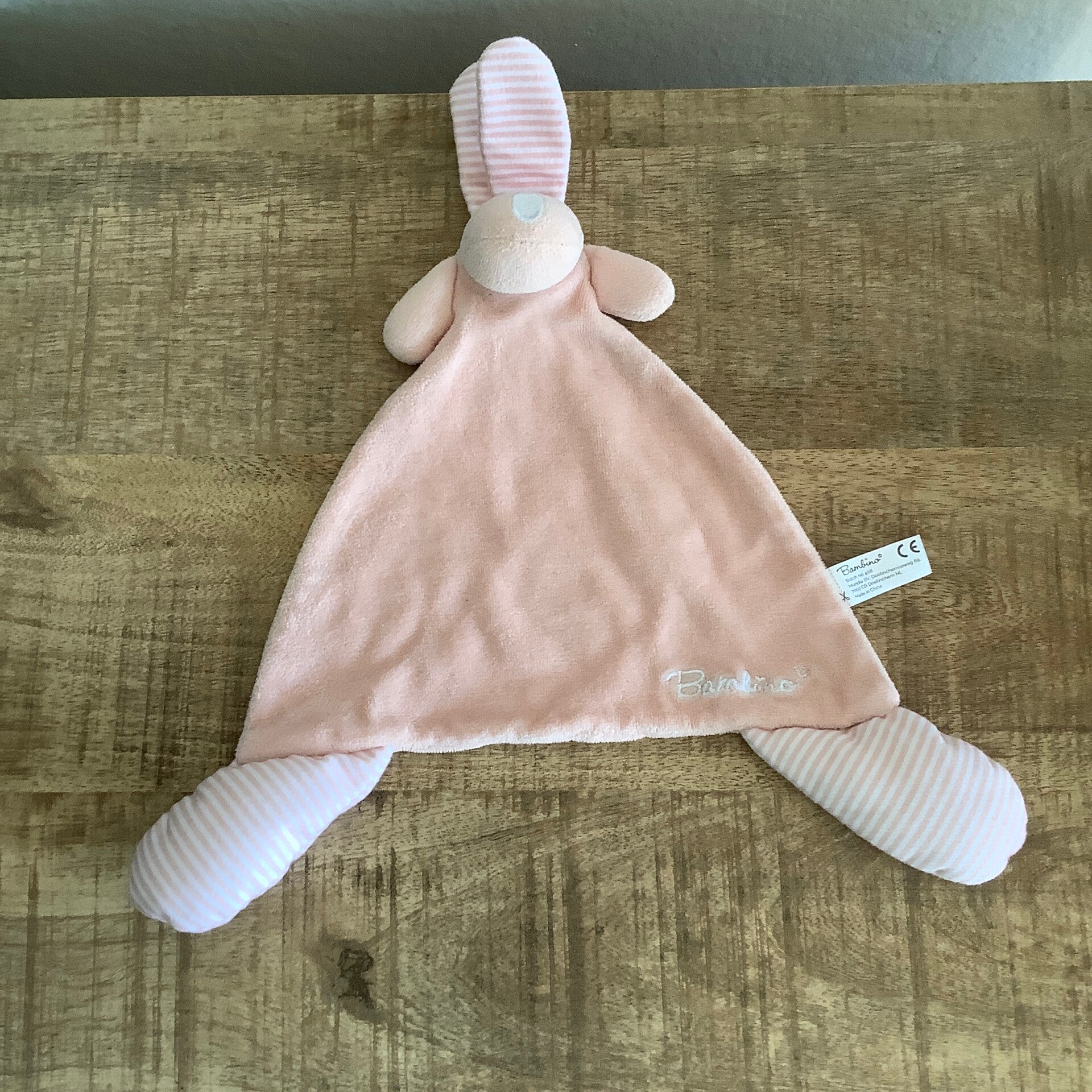 Bambino knisper konijn