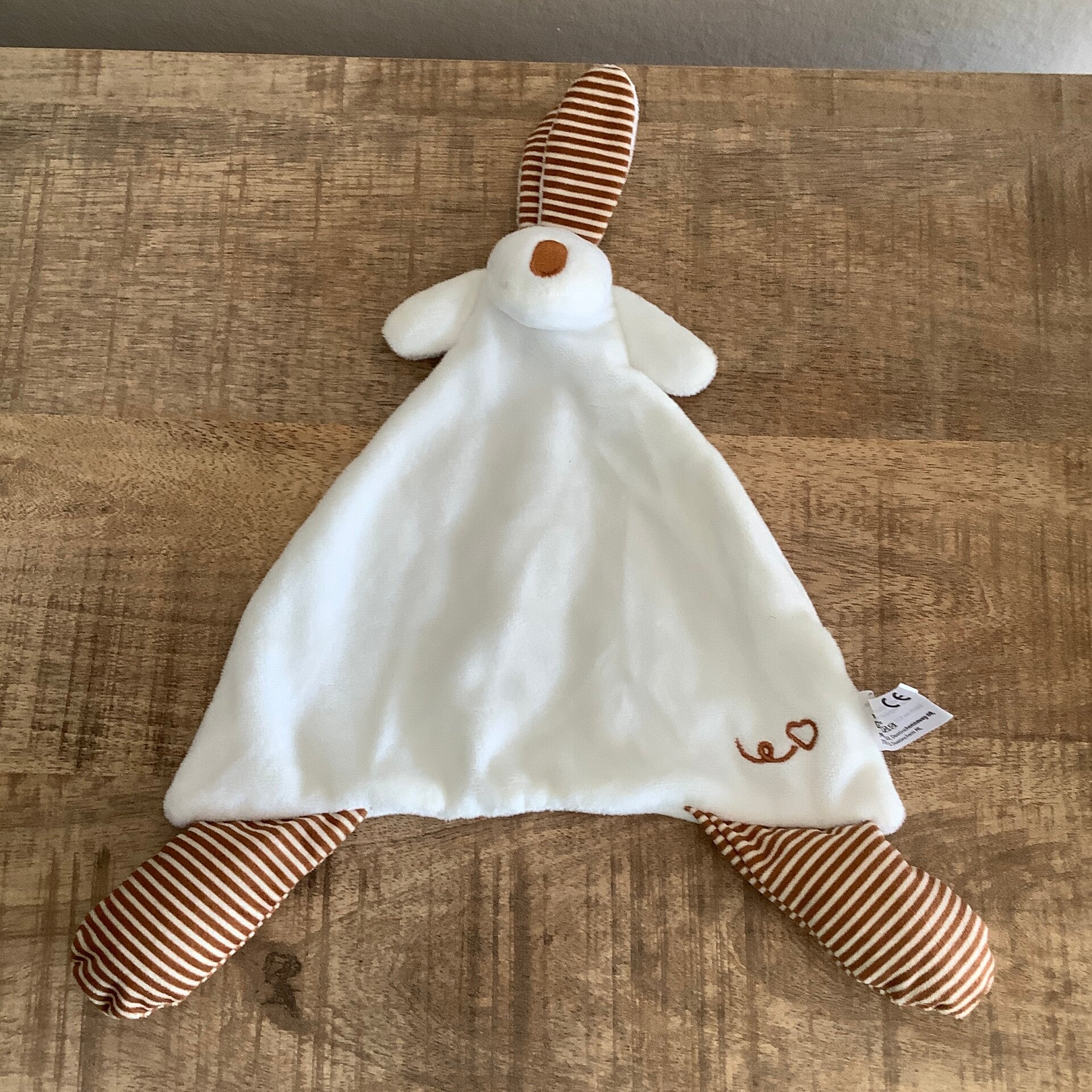 Bambino knisper konijn