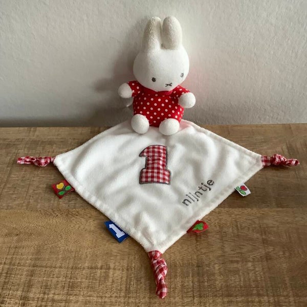 Nijntje nummer 1 rood