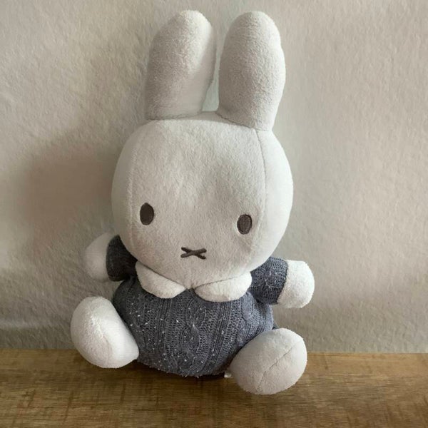 Nijntje grijs gebreid