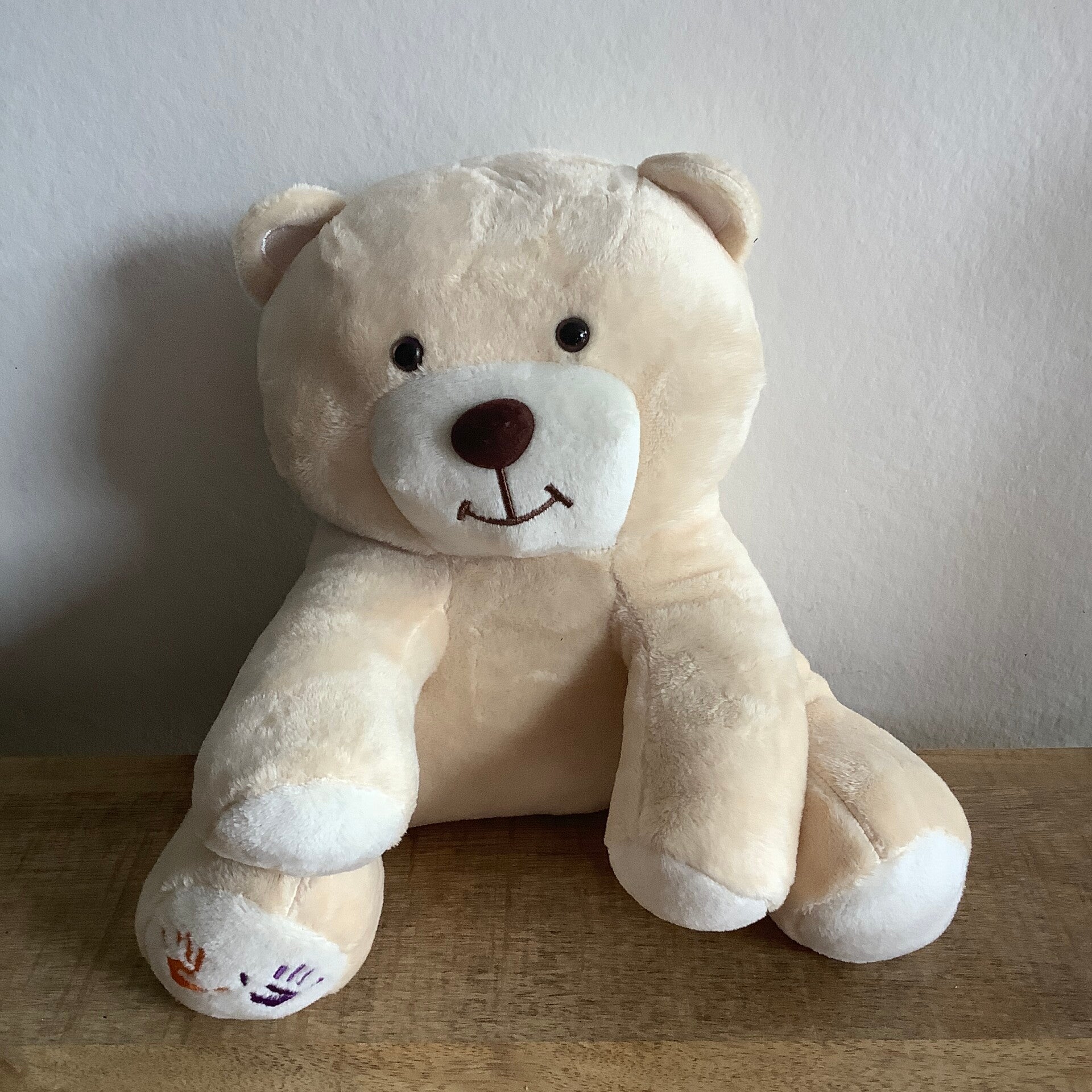 Kika beer zittend beige