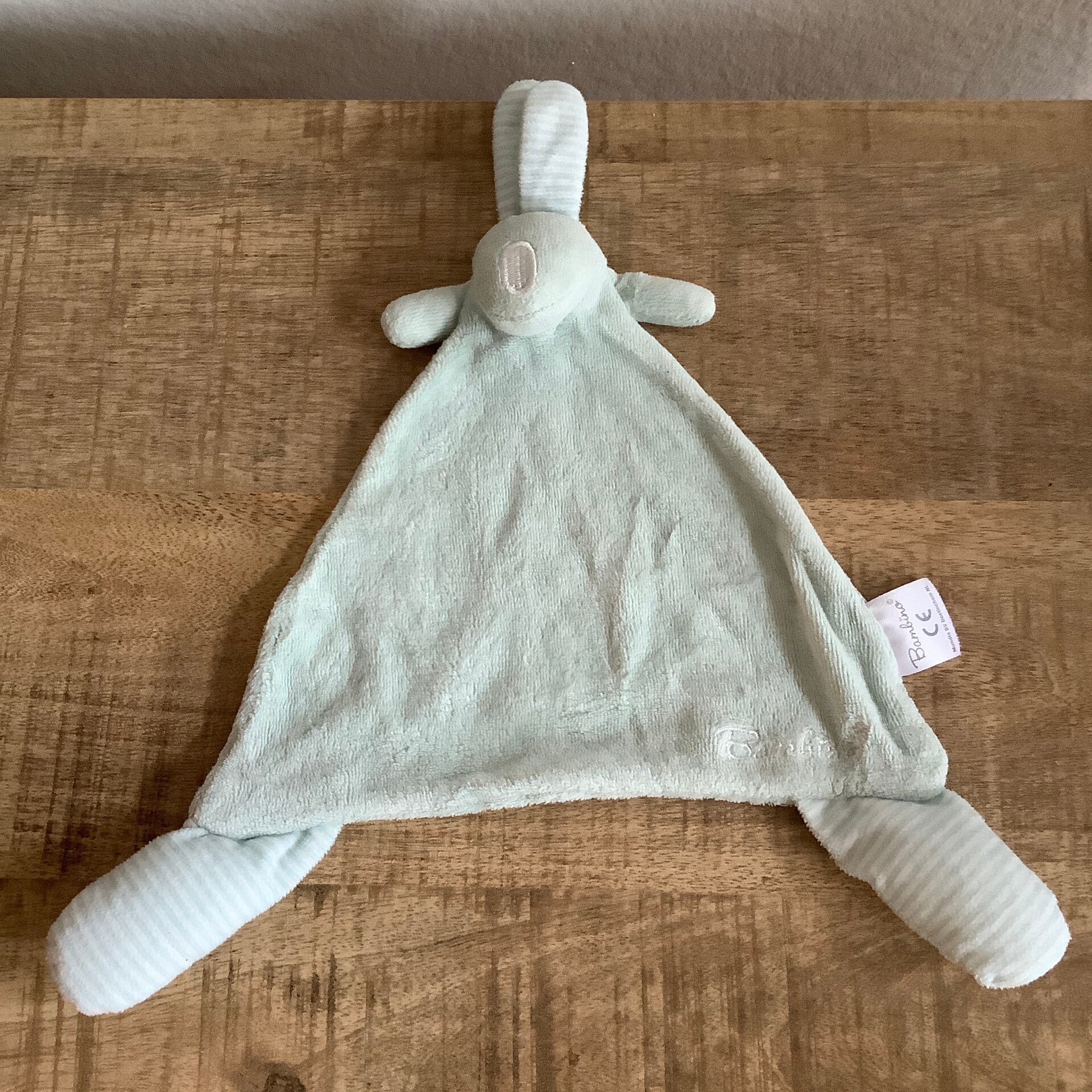 Bambino knisper konijn