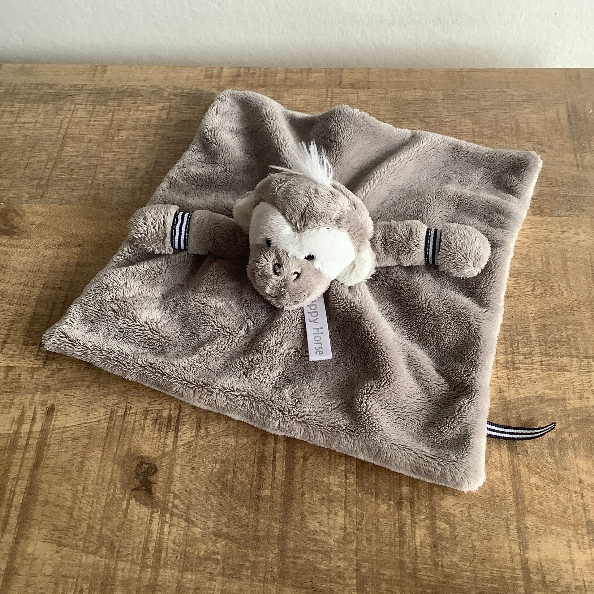 Happy horse aap Mateo