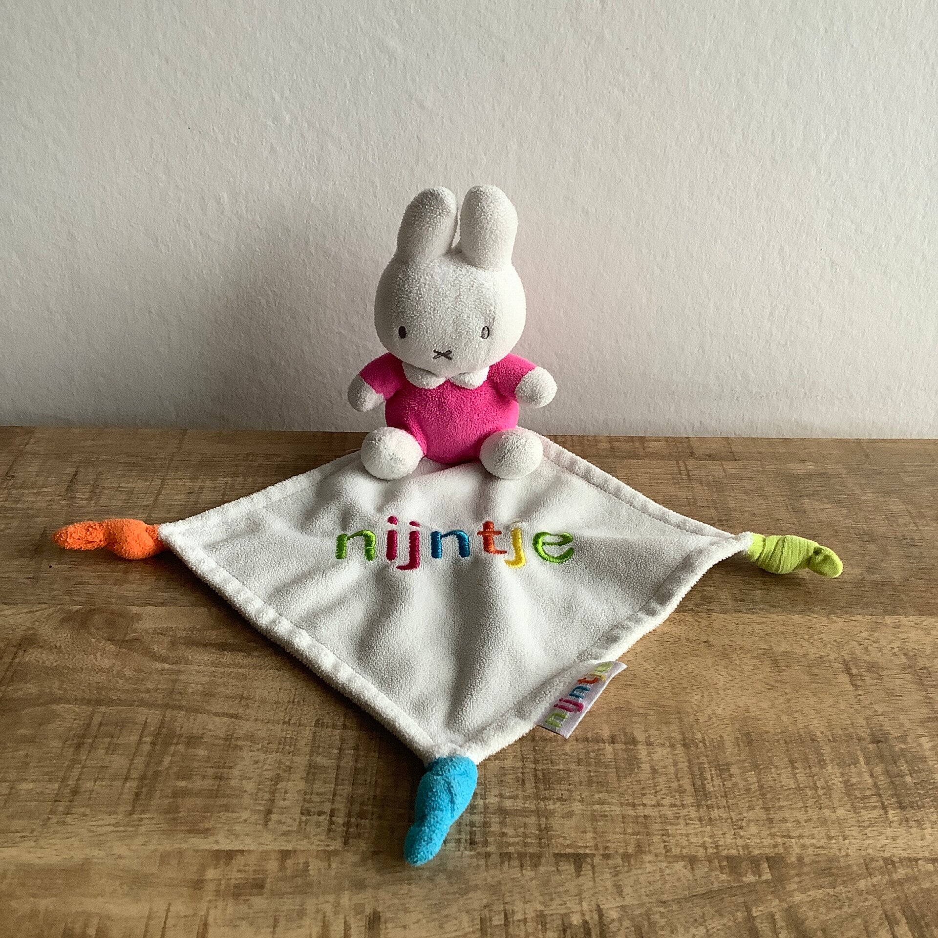 Nijntje gekleurde letters roze