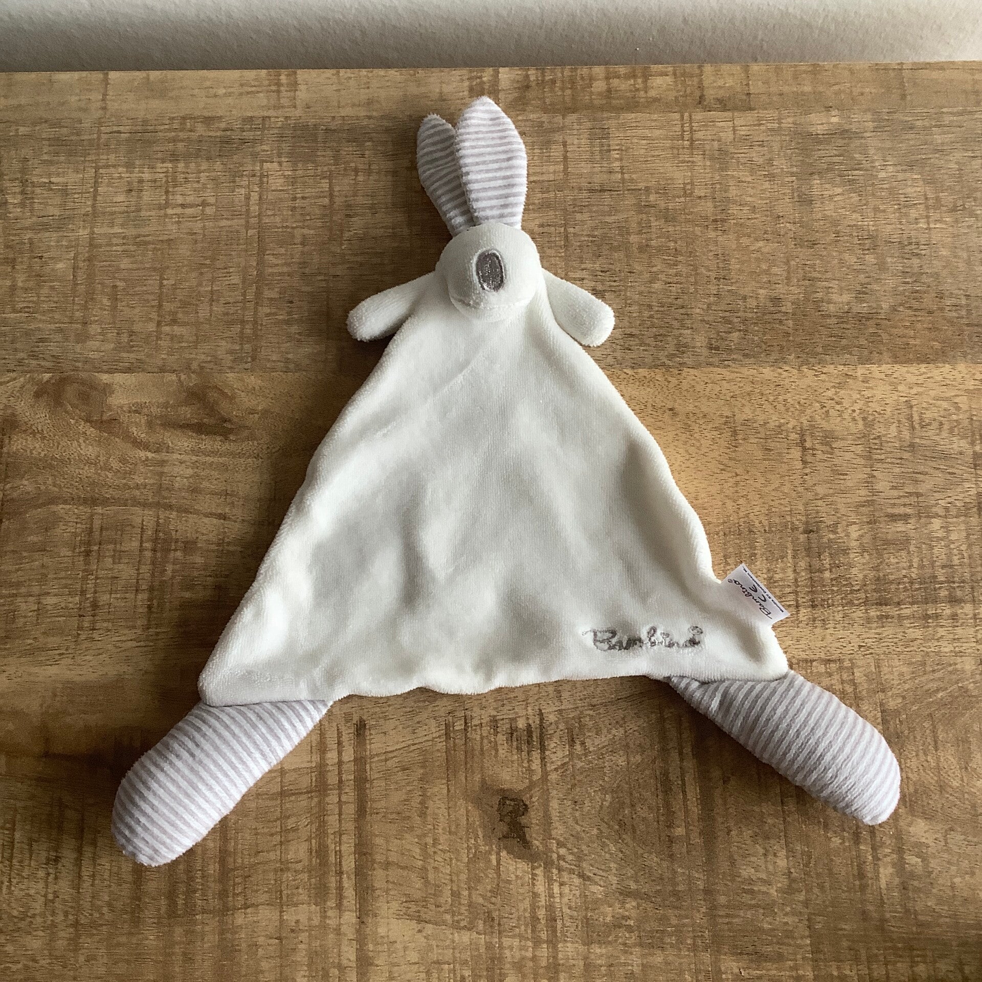 Bambino knisper konijn