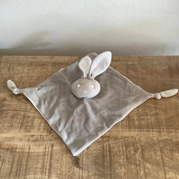 Bambino konijn met knopen