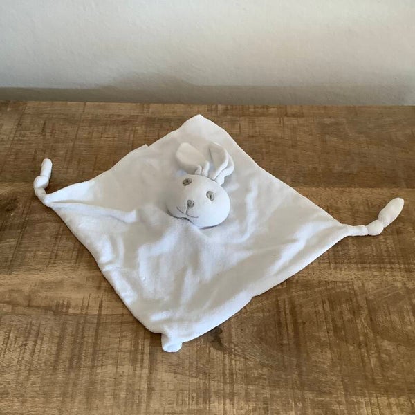Bambino konijn met knopen