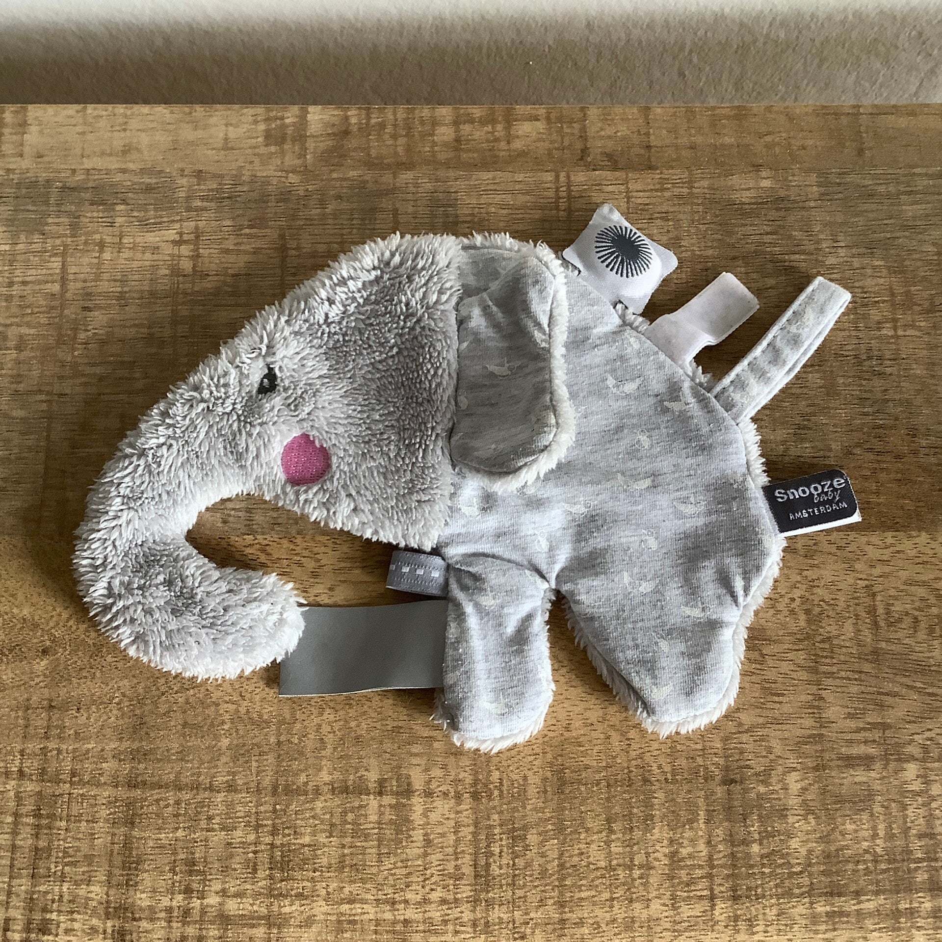 Snooze baby label olifant