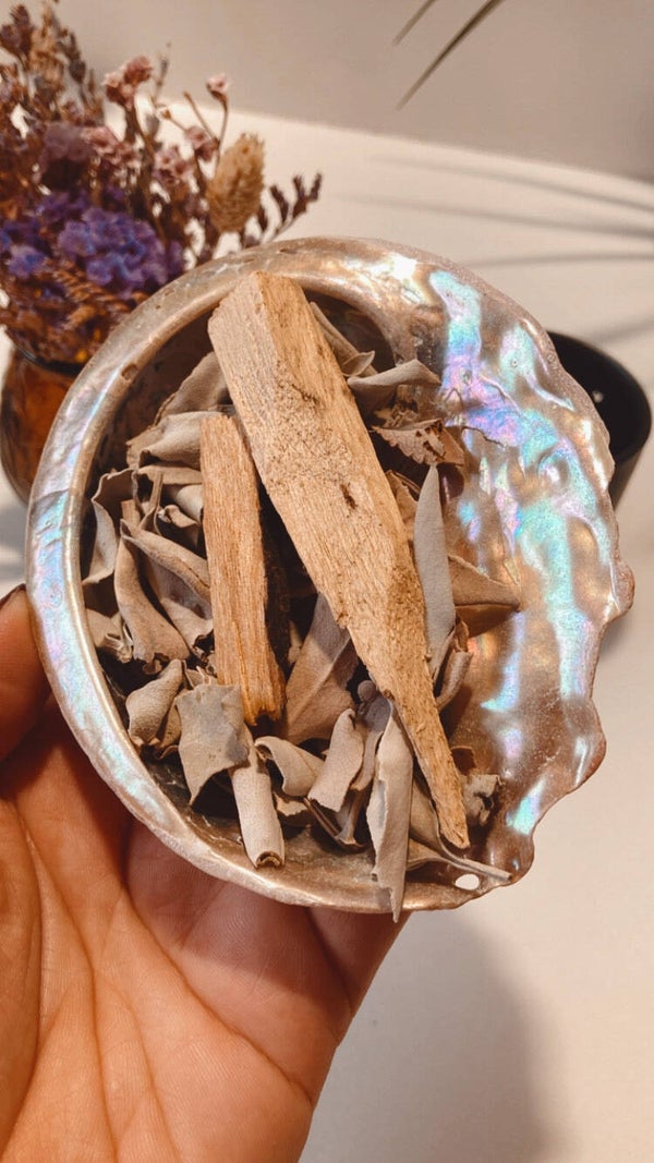 Reinigingsset met een Abalone schelp, witte Salie & Palo Santo