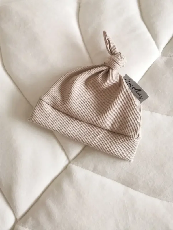 Knoopmutsje Beige Rib