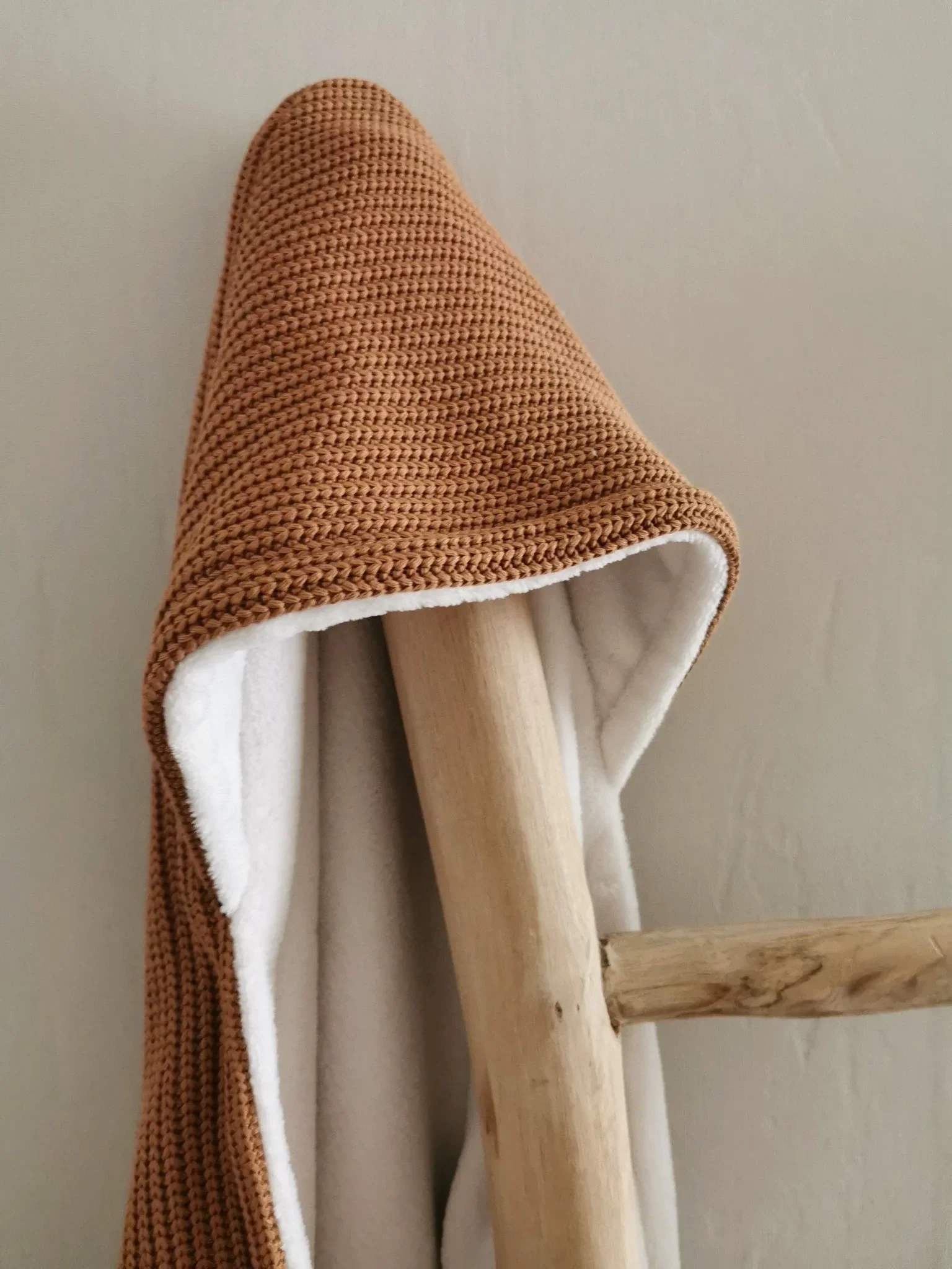 Wikkeldoek Camel Knit & Offwhite Wellness Fleece