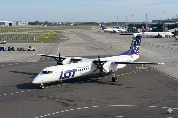 LOT Polish Airlines Bombardier Q400 SP-EQF 1/200 Herpa Wings diecast model plane