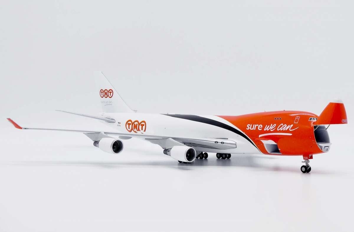 TNT Express Boeing 747-400F TNT Express "White Nose" Interactive OO-THA JC WIngs 1:200 diecast model plane