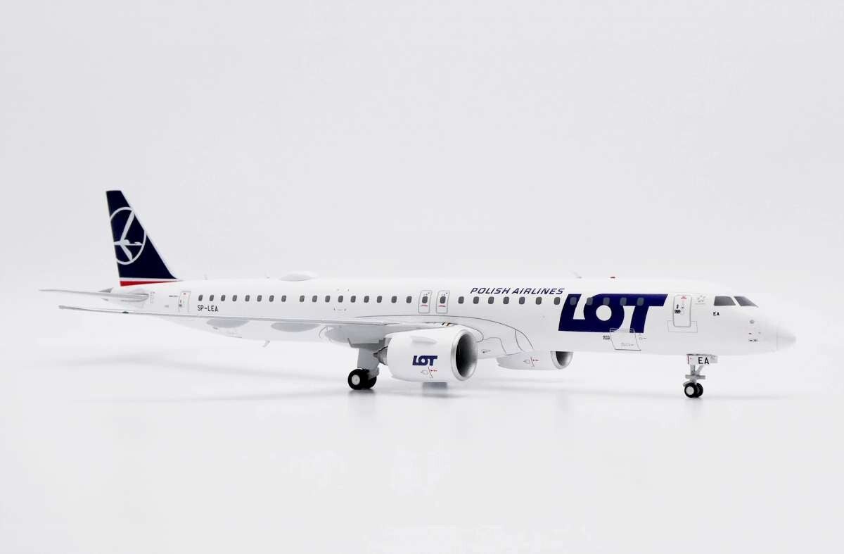 LOT Embraer E195-E2 SP-LEA JC Wings 1/200 diecast model plane