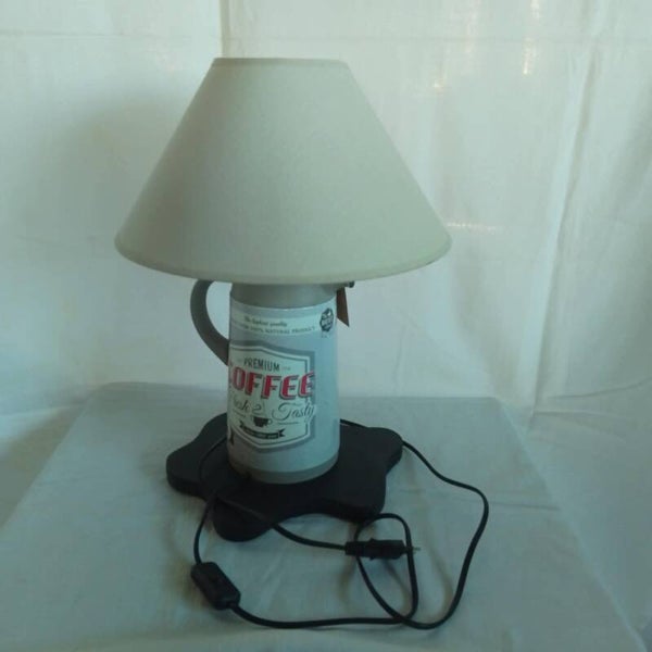 lampe thermo sur sa tache de café.