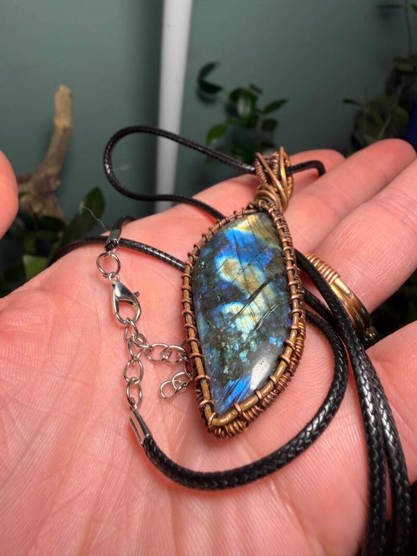 Crystal pendant. Labradorite, wrapped with copper.