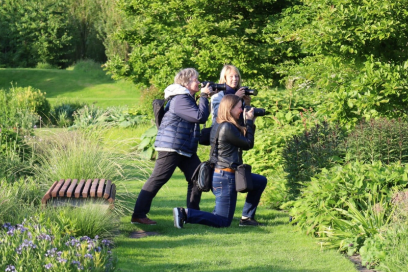 Fotosoos avond in de buitenlucht, heerlijk fotograferen in het Maxima park in Leidscherijn.