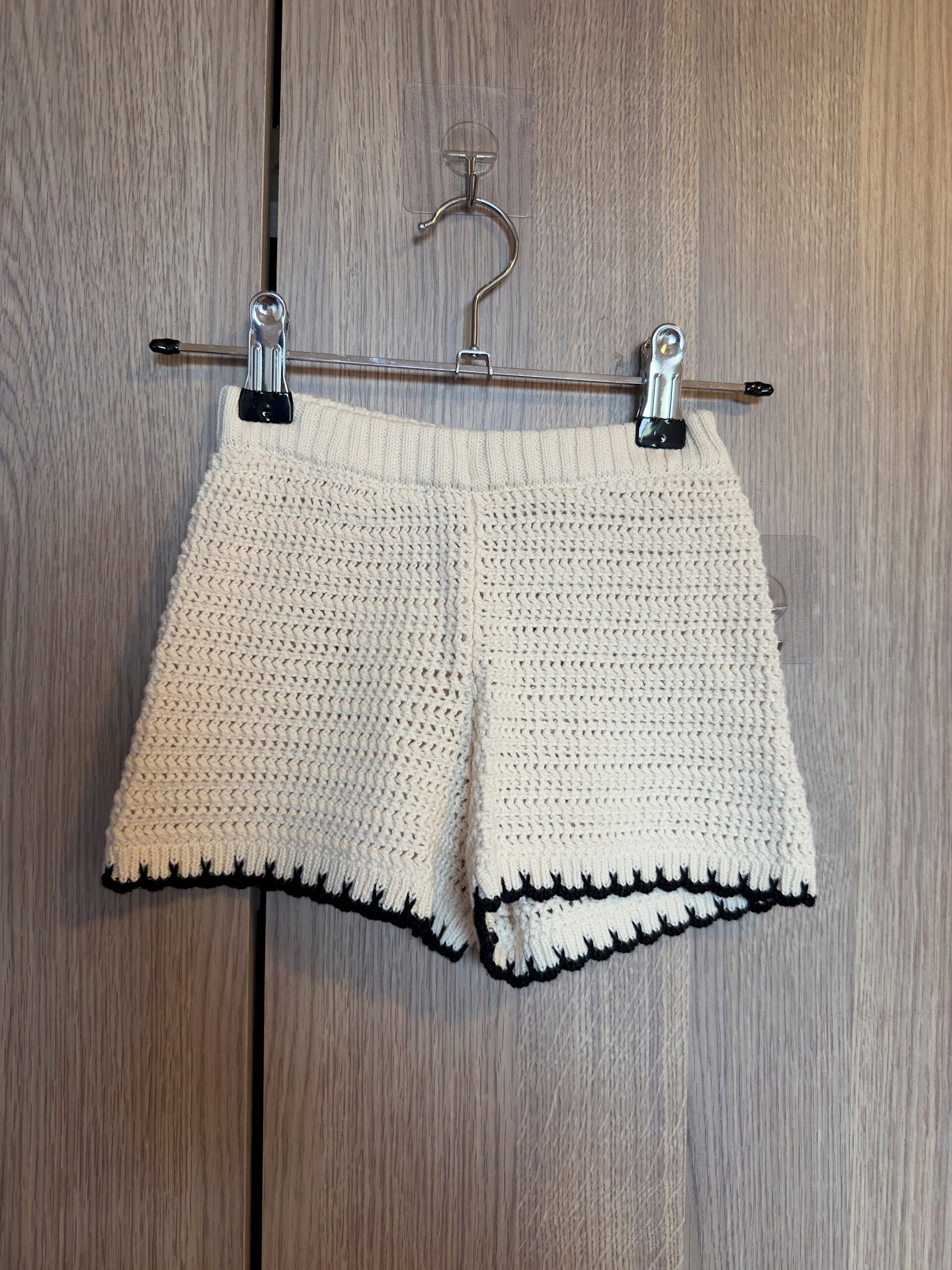 zara - creme gebreide short - maat 98