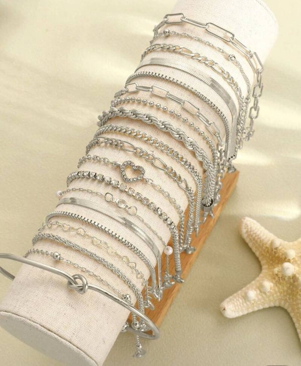 Pulseras plateadas $20