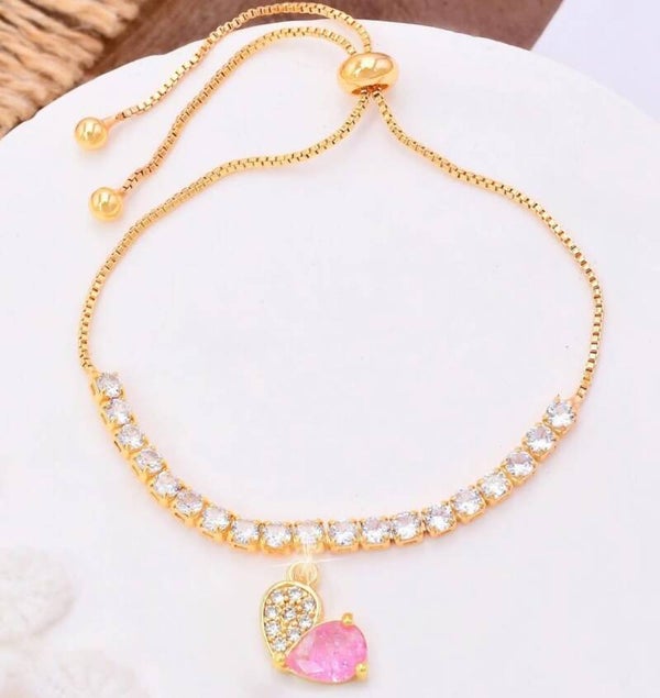 Pulsera dorada con dije de corazón $20