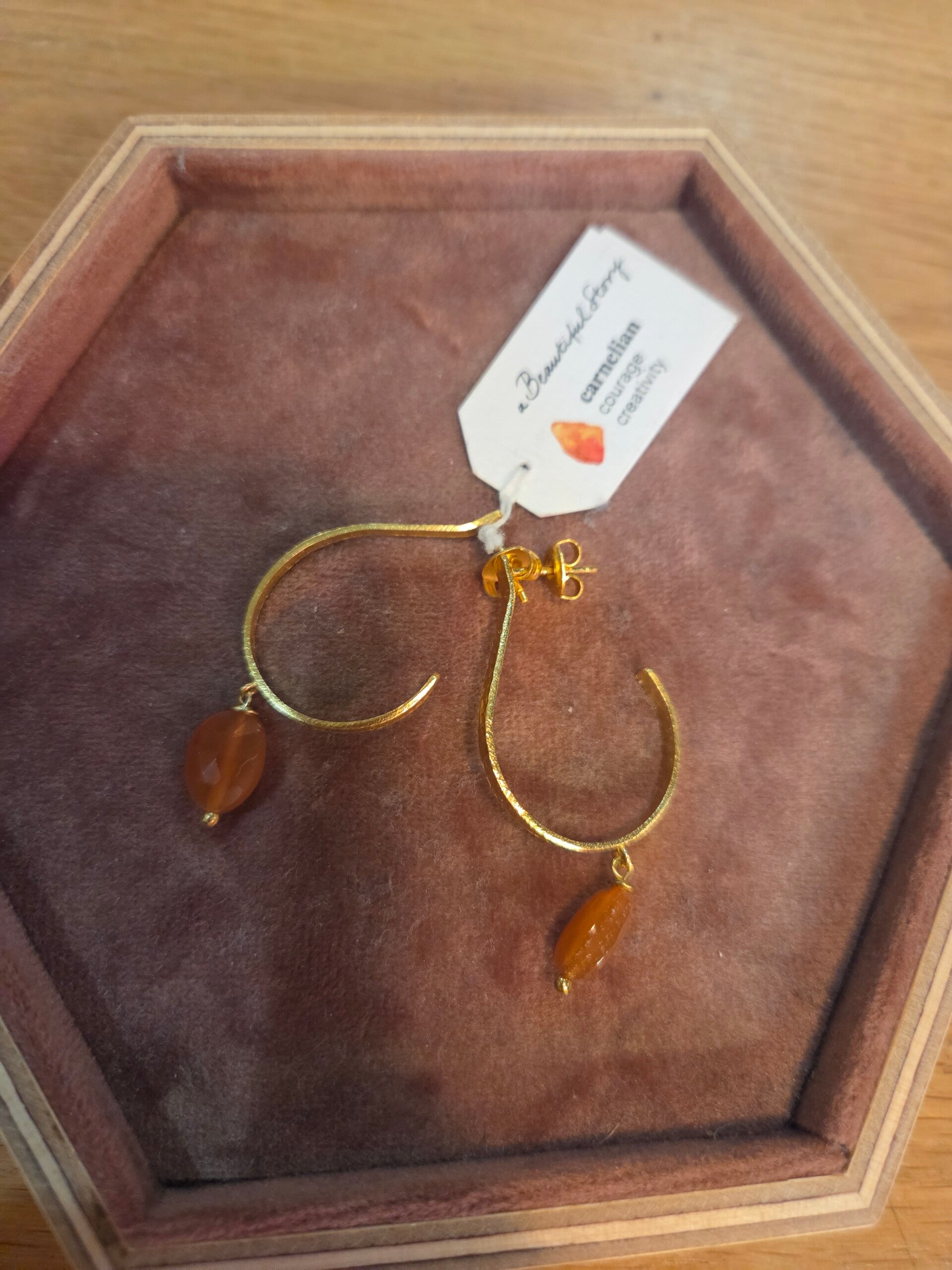 A beautiful story oorbellen set carnelian