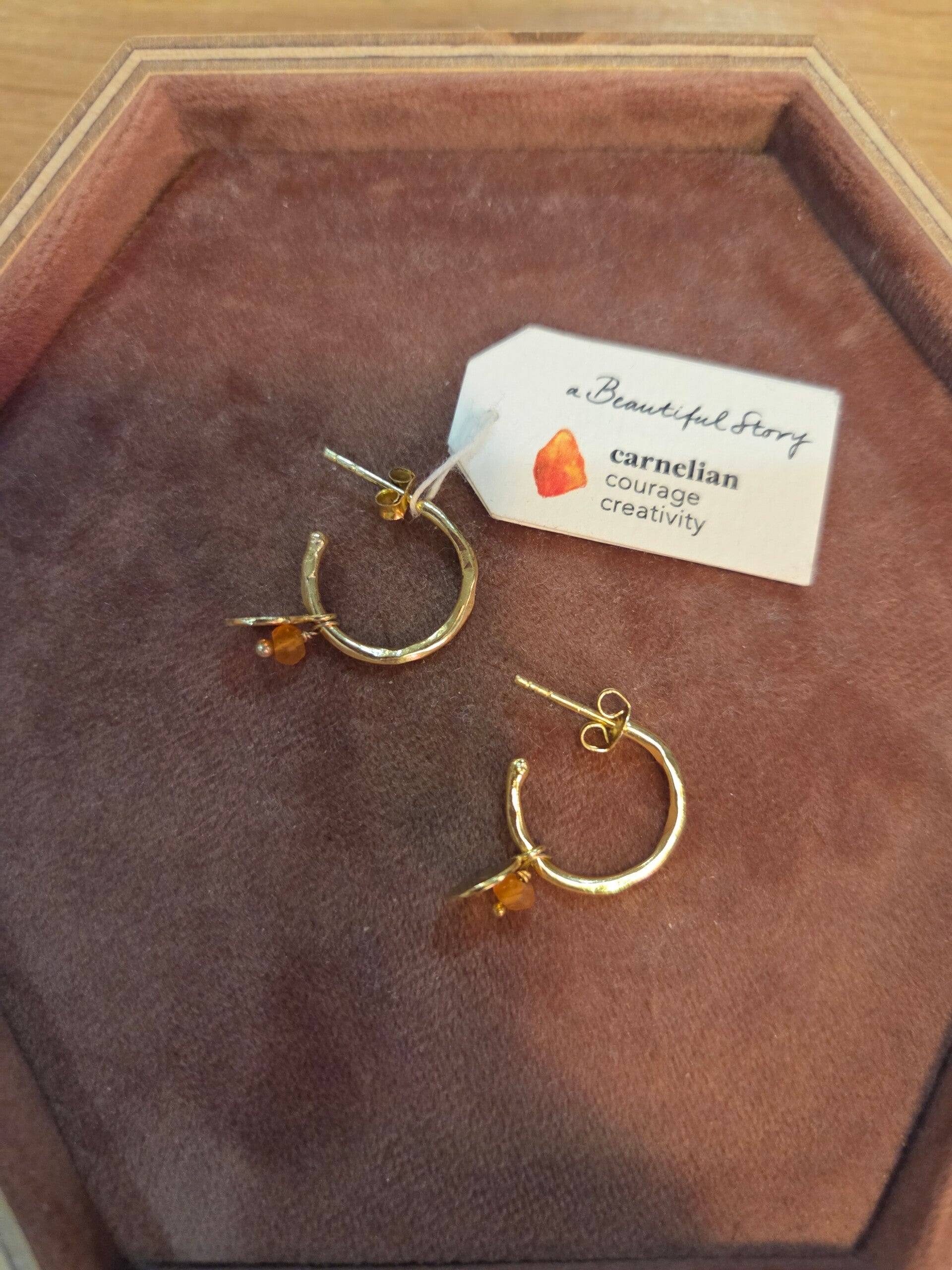 A beautiful story oorbellen set carnelian