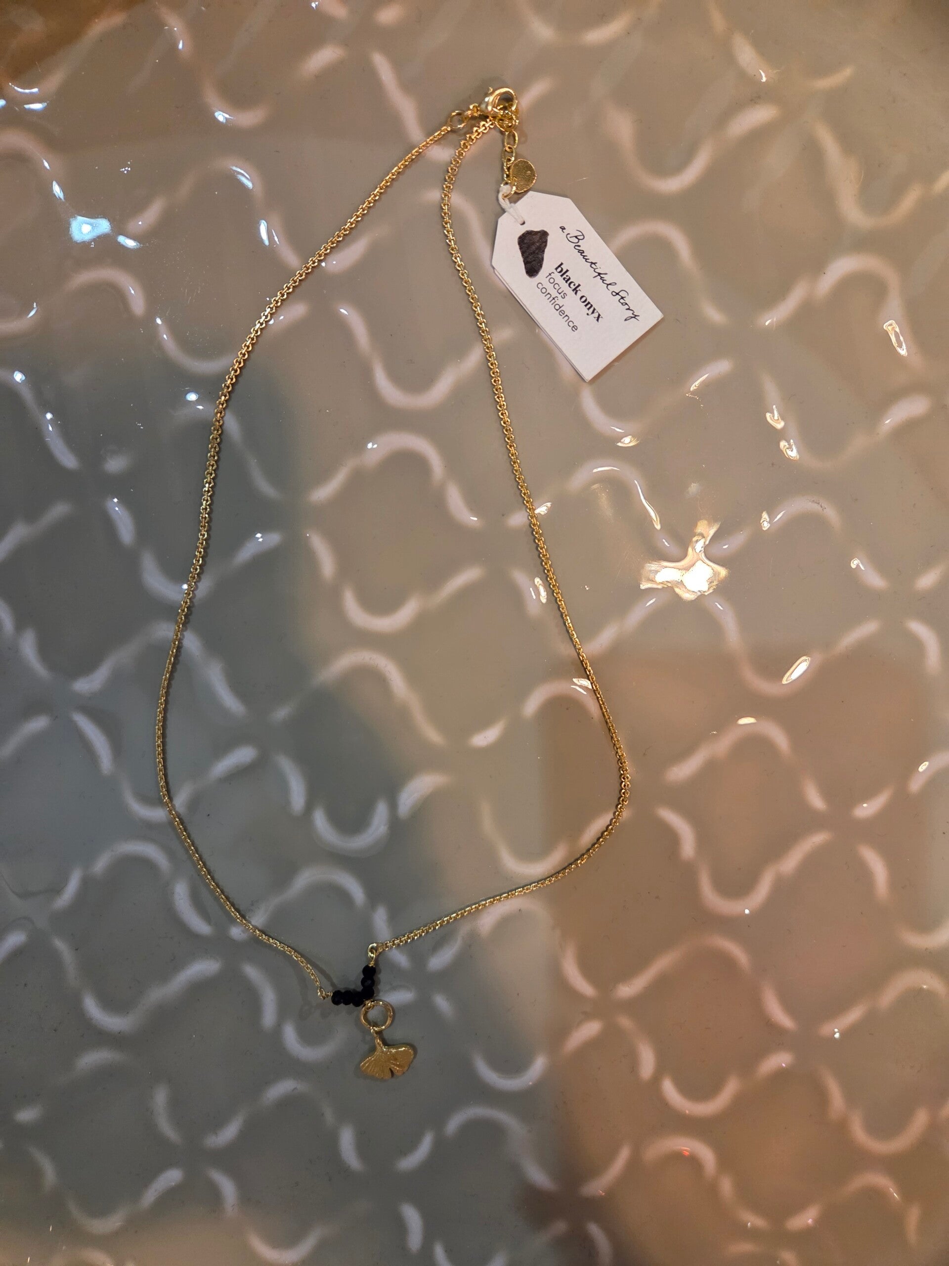 A beautiful story ketting black onyx