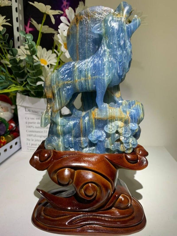 Striking Blue Onyx  Stone Howling Wolf & Moon Sculpture