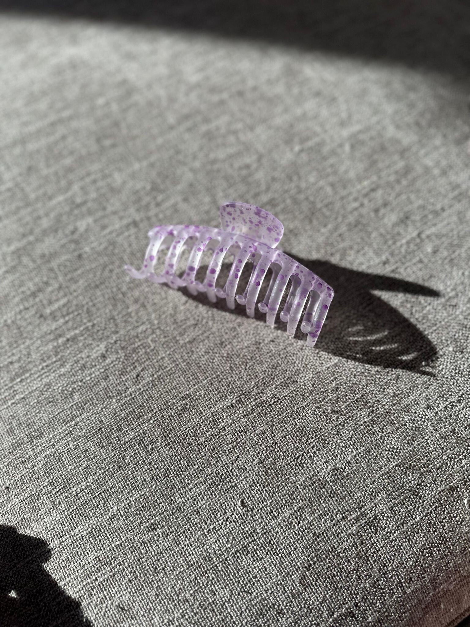 paarse stippen haar klip