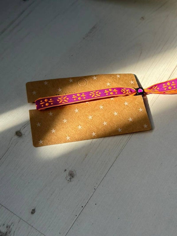 vormpjes paars oranje lint armband