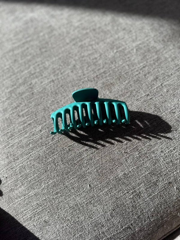 donker turquoise haar klip