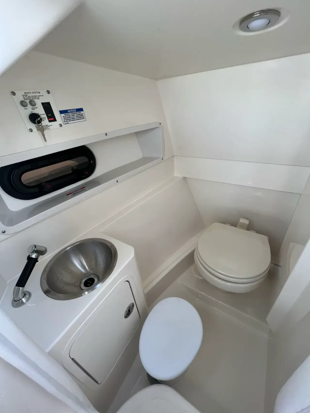 JOPA I bathroom