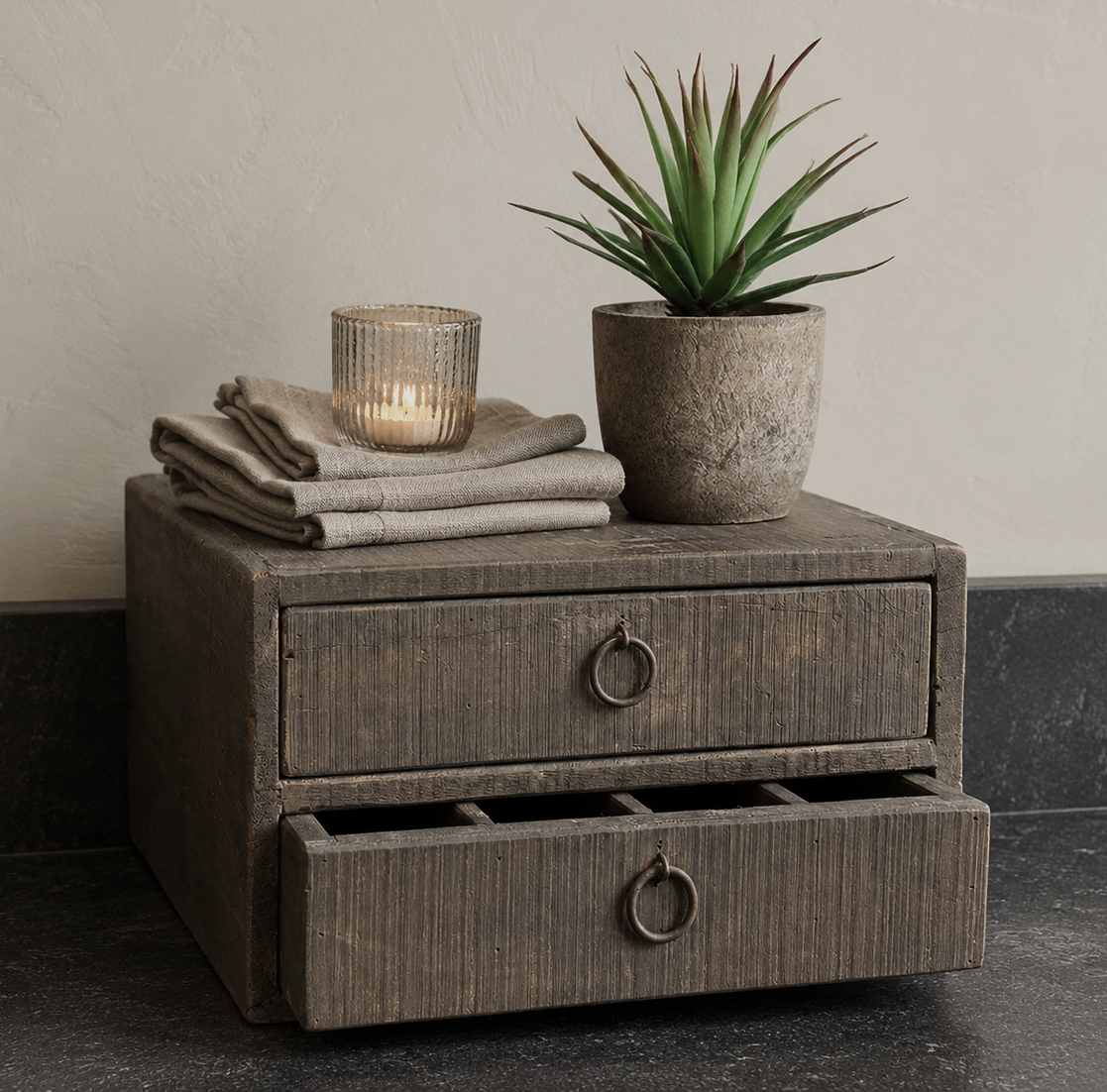 Decorateie - grittersbak / console met lades in drfitwood