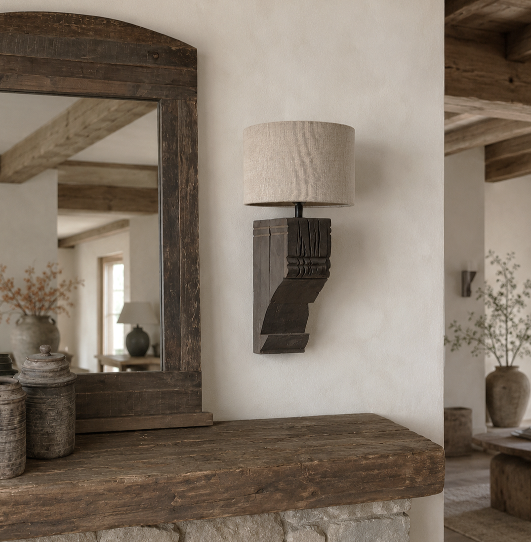 Wandlamp oud houten ornament met linnen kap