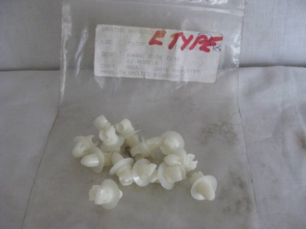 Jaguar Brake line clips AAU6367