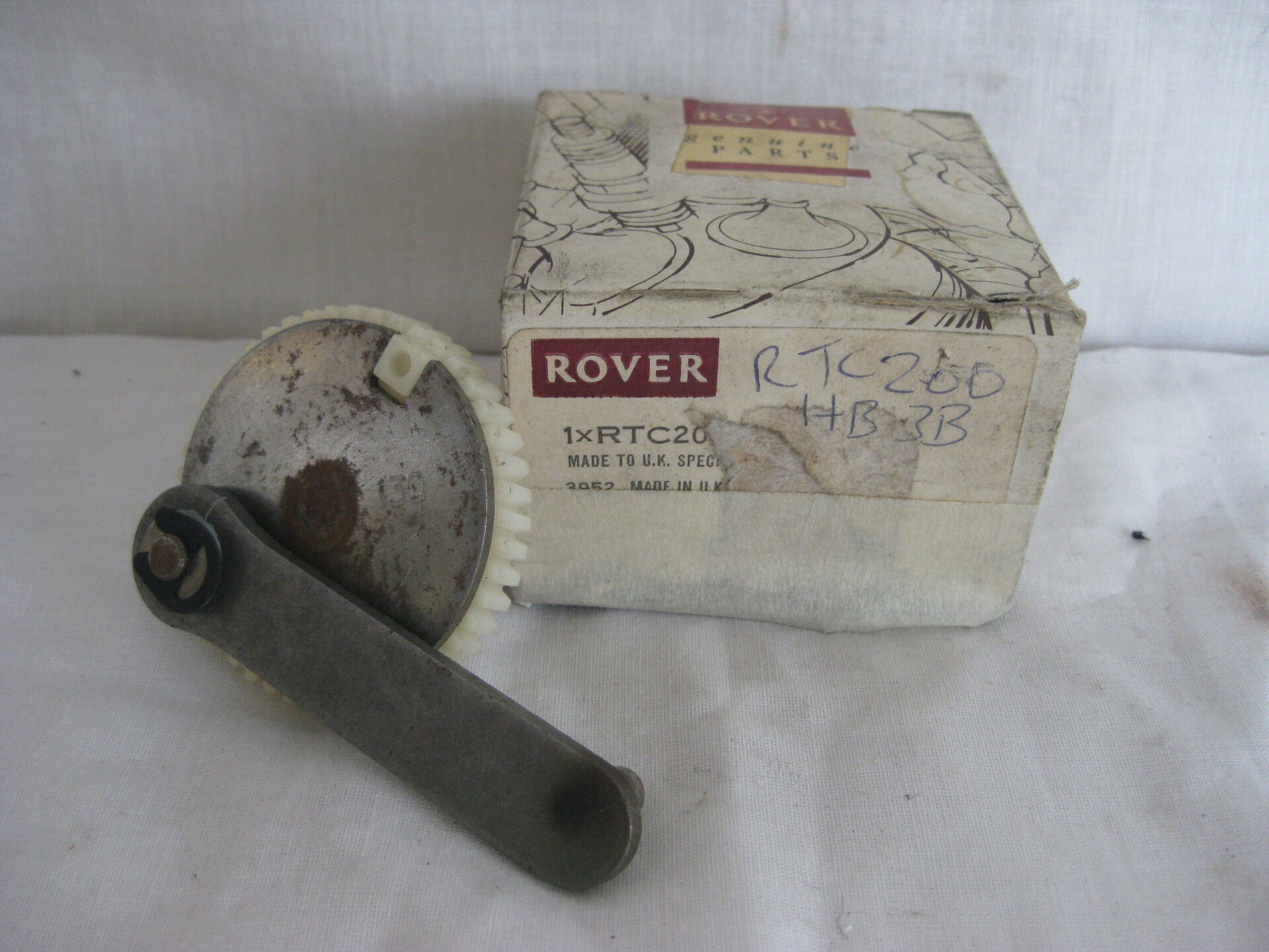 Jaguar Wiper motor gear LHD RTC200