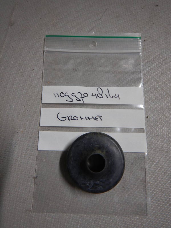 Grommet   110997048164