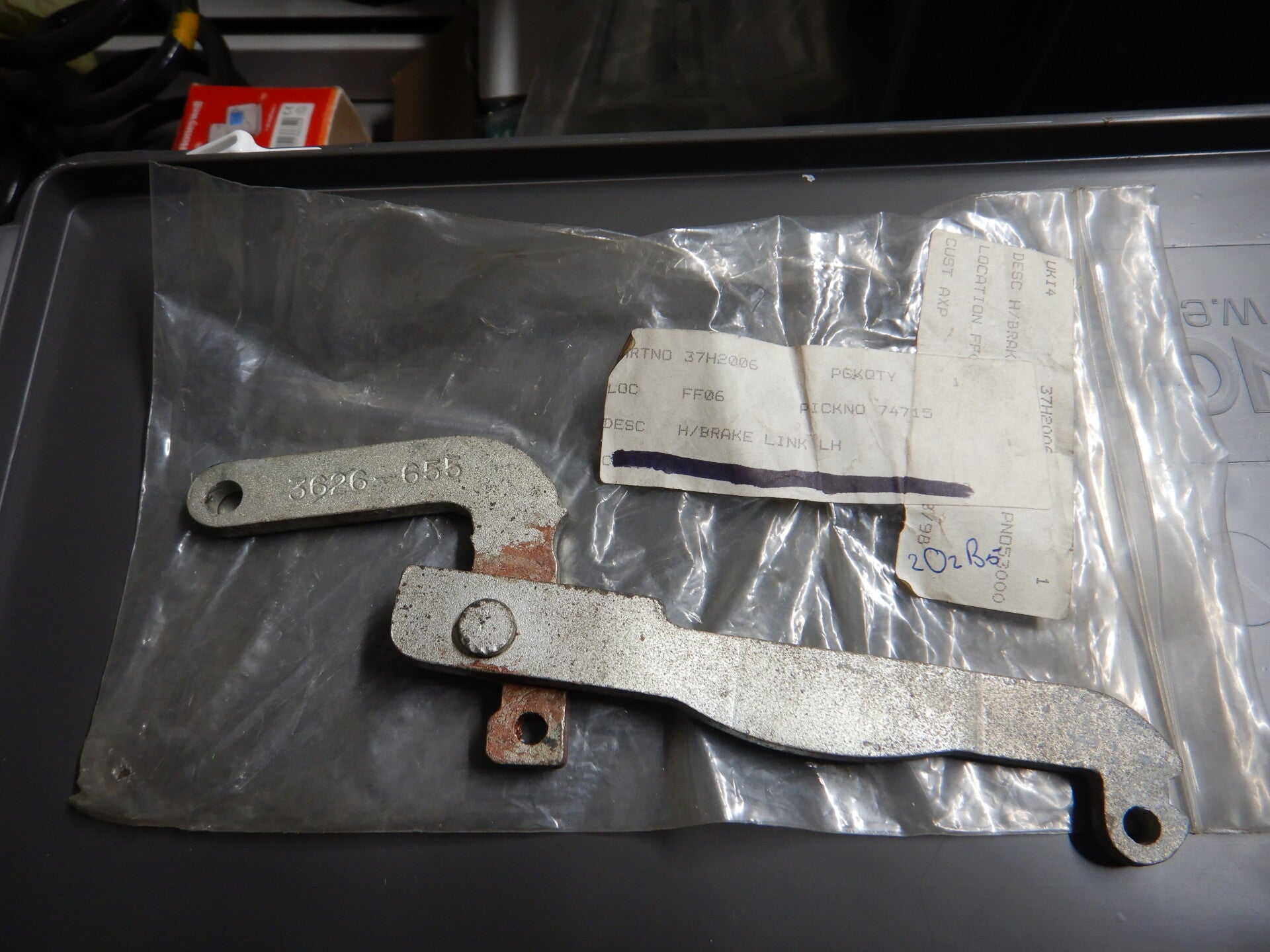 Lever, handbrake, LH used    37H2006