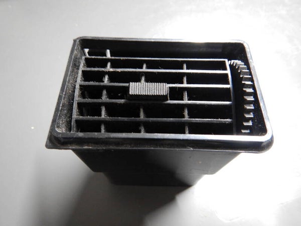 Air Vent, dashboard, RH used   BHH501