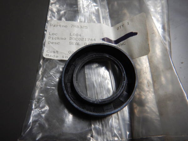 Oil Seal, overdrive flange   7H8325
