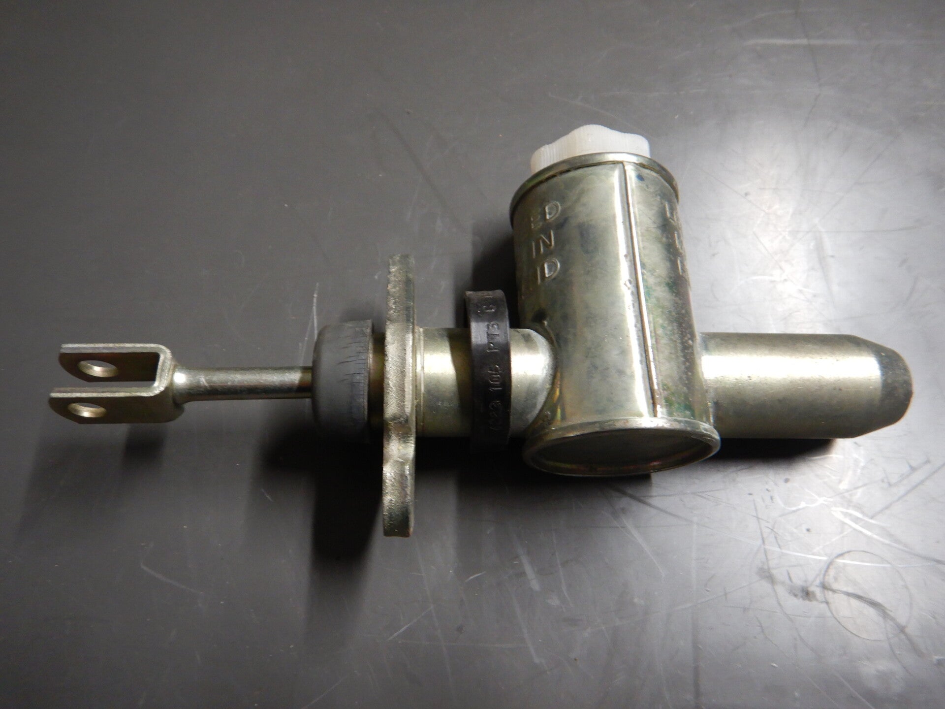 Master Cylinder, brake, metal tank  Lockheed GMC151OE