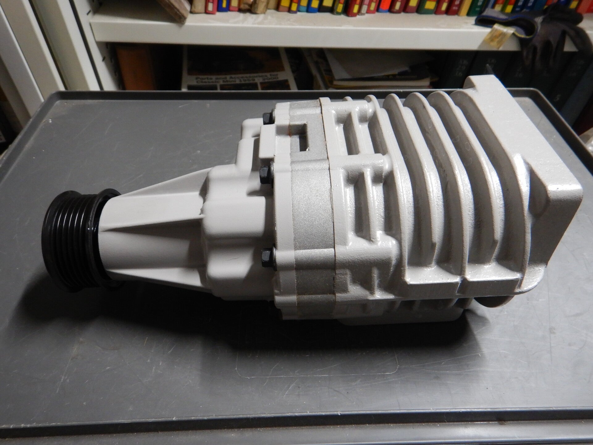 Supercharger including pulley  XEAB32823 Magnuson