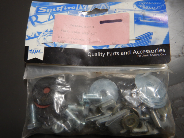 Fitting Kit, fuel tank mounting   MBK121