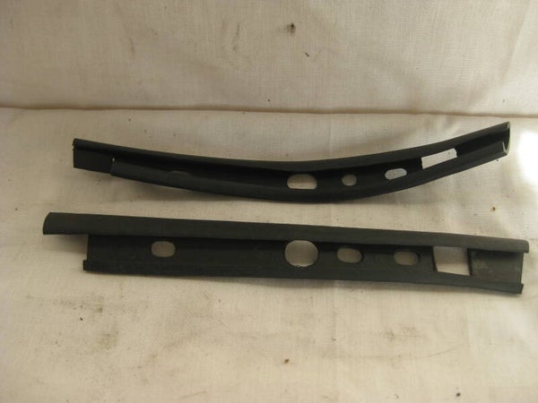 Seal, frame to door, LH  AHH7479