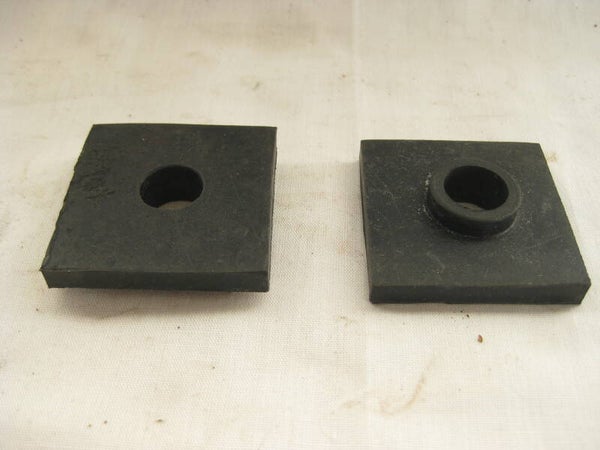 Pad, front crossmember mounting, lipped, rubber   AHH6205