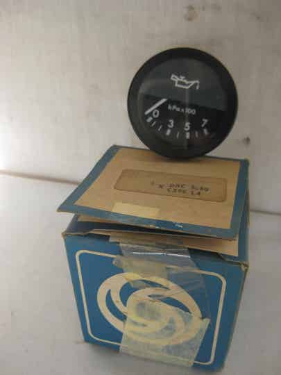 Oil Control Pressure Cauge   DAC3060