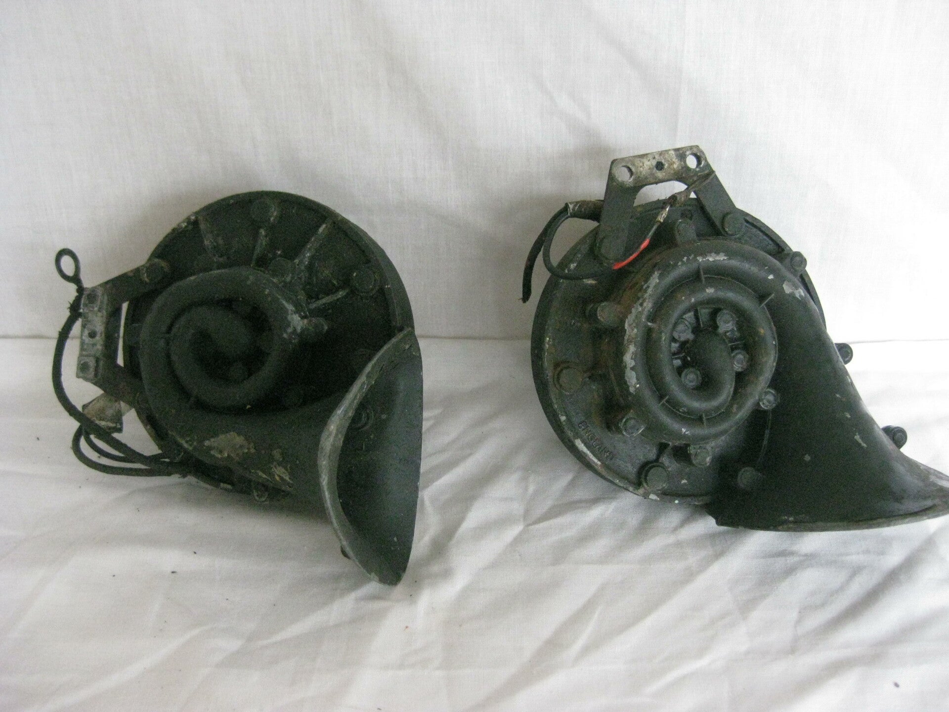 Jaguar Windthone horn pair original Lucas WT618