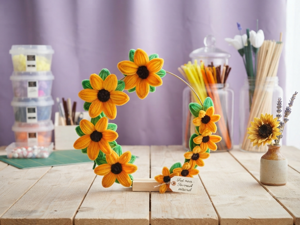 Tournesols sur son socle, tournant